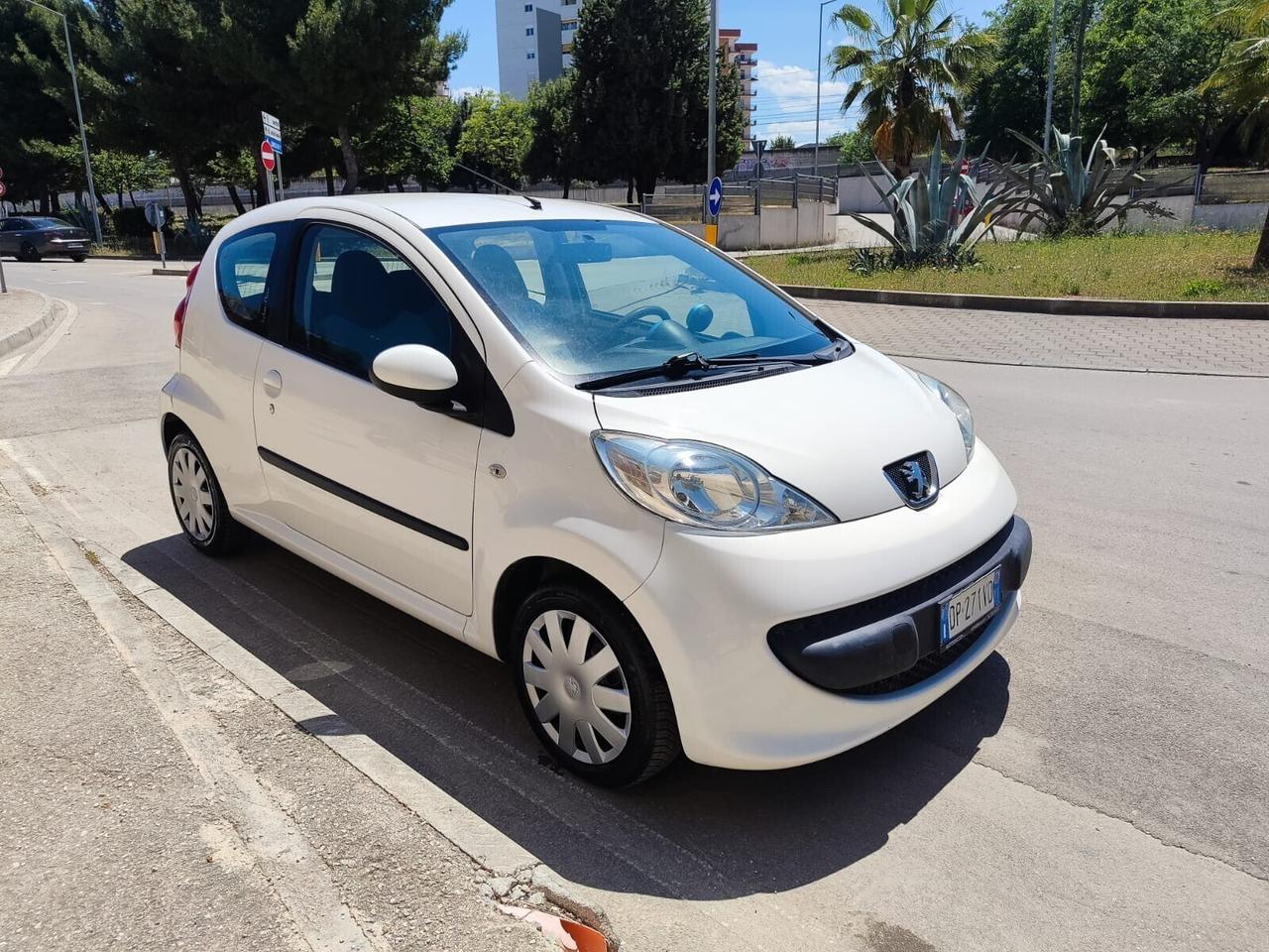 Peugeot 107 1.0 BENZ. 68CV.
