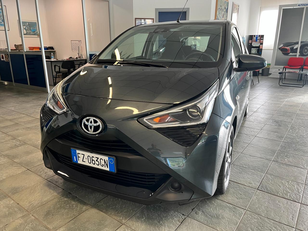 Toyota Aygo Connect 1.0 VVT-i 72 CV 5 porte x-clusiv