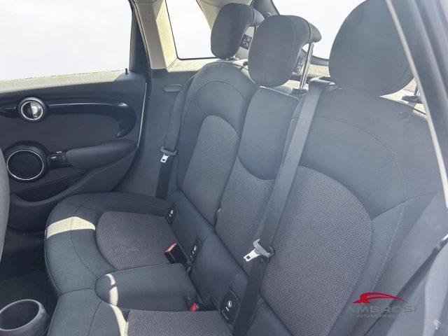MINI Cooper D 5 porte 1.5 Hype Auto