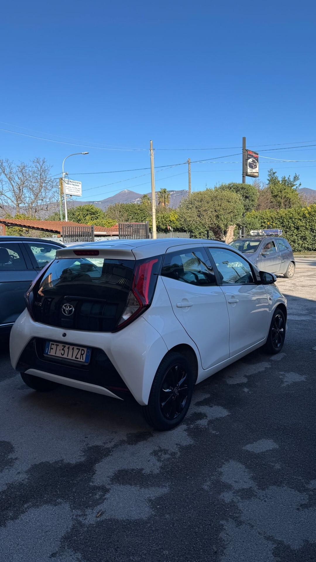 Toyota Aygo 1.0 VVT-i 72 CV 5 porte x-lusiv AUTOMATICA