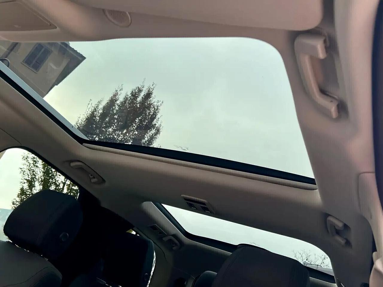 Land Rover Discovery 5 3.0 D I6 MHEV 250cv E6 aut.8 AWD 7 Posti