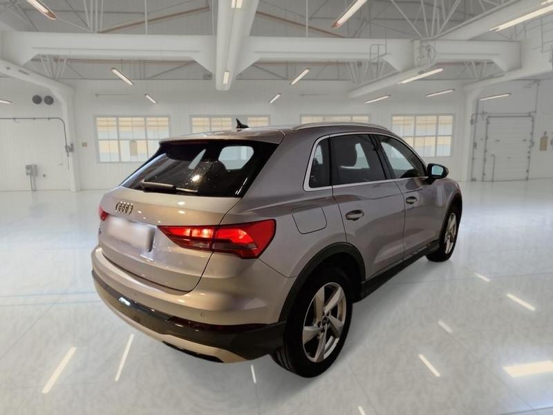 AUDI Q3 35 TDI Business Advanced