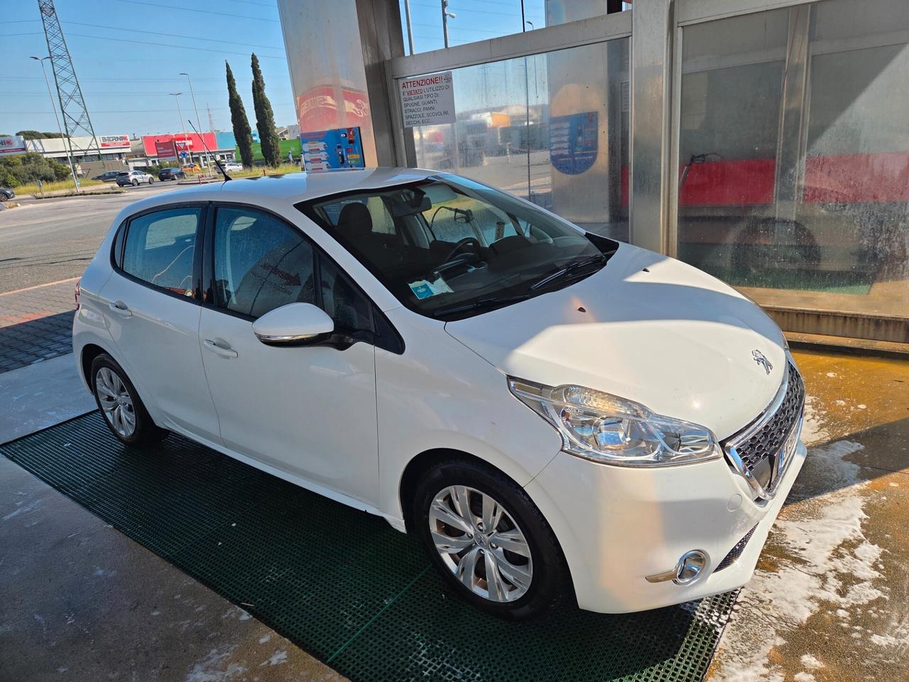 Peugeot 208 1.4 HDi 68 CV 5 porte 2013