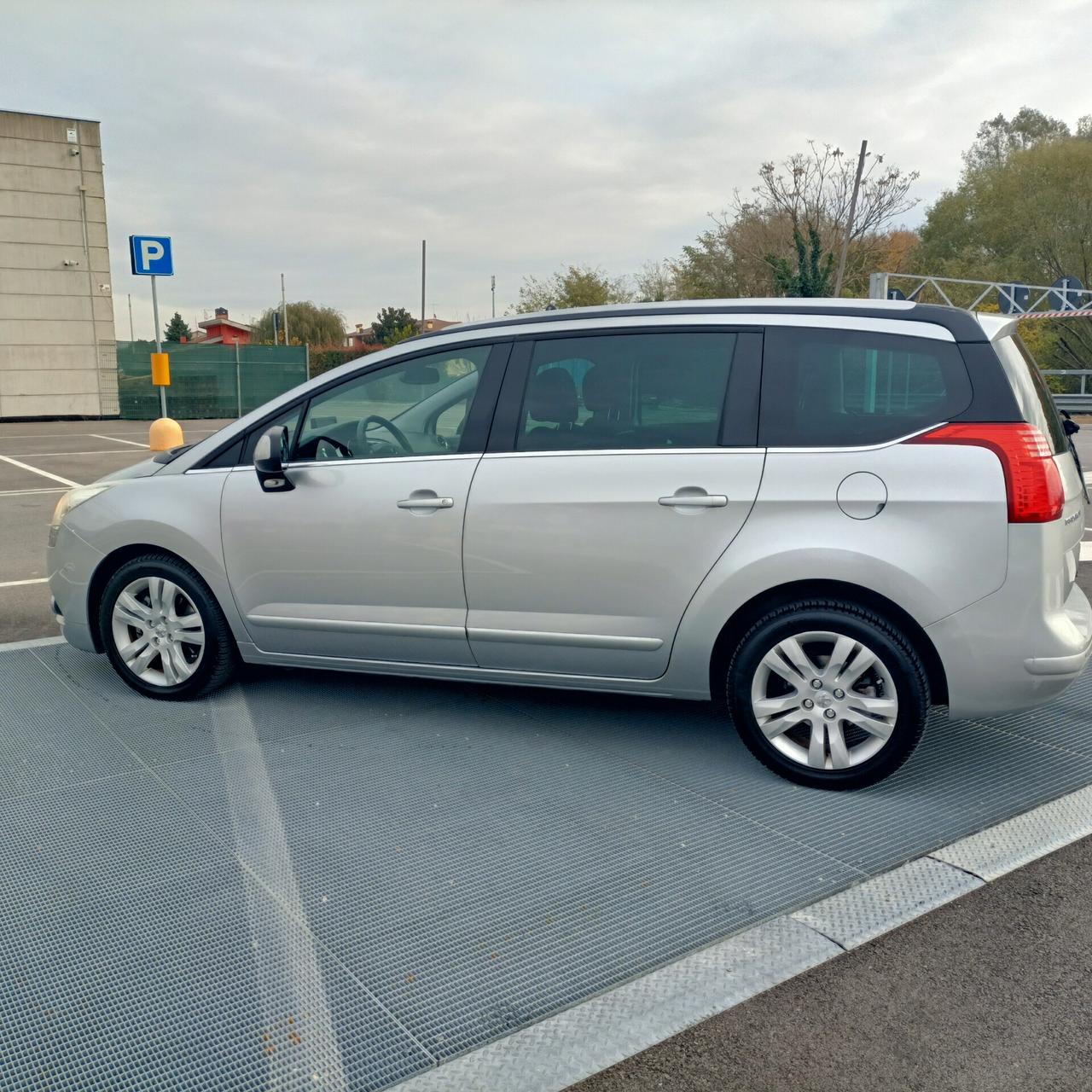 Peugeot 5008 2.0HDI 7POSTI NAVI FULL