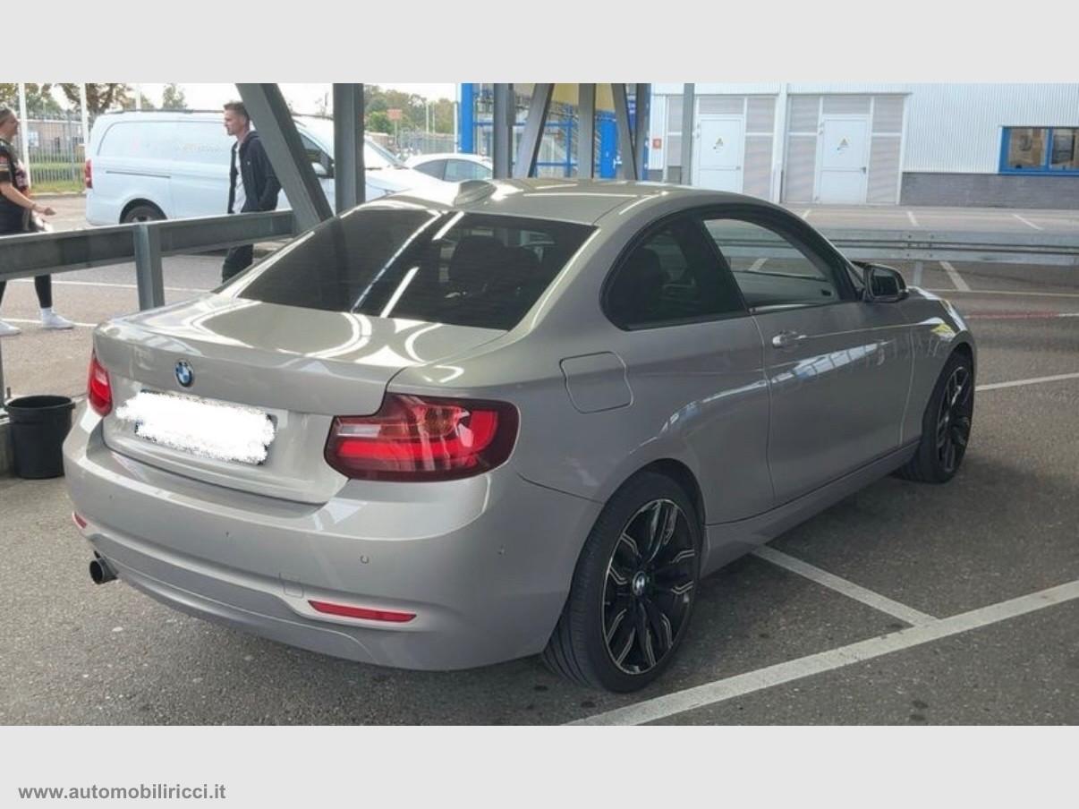 BMW 220i Coupé Advantage