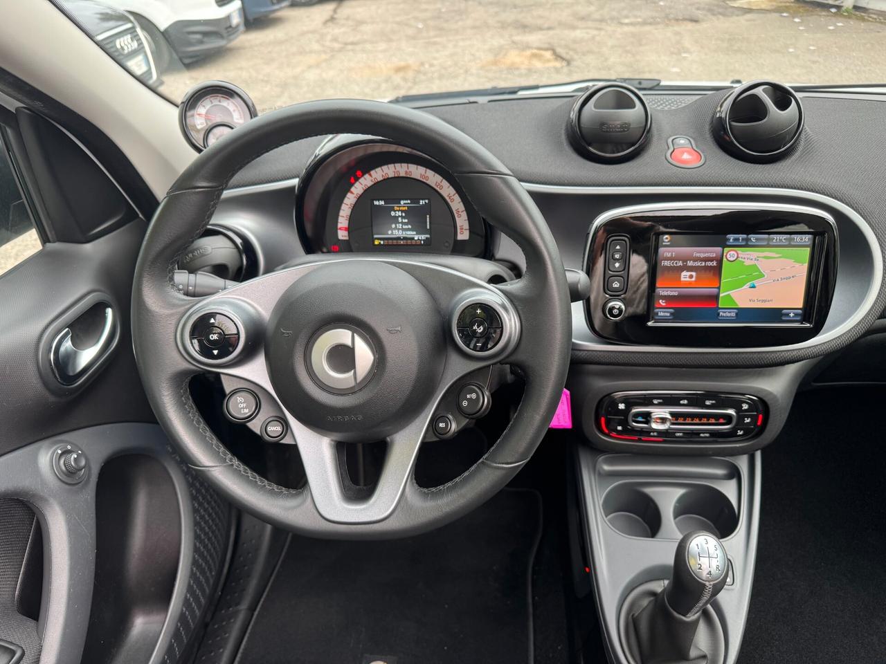 Smart ForFour 70 1.0 Passion LED NAV 2018