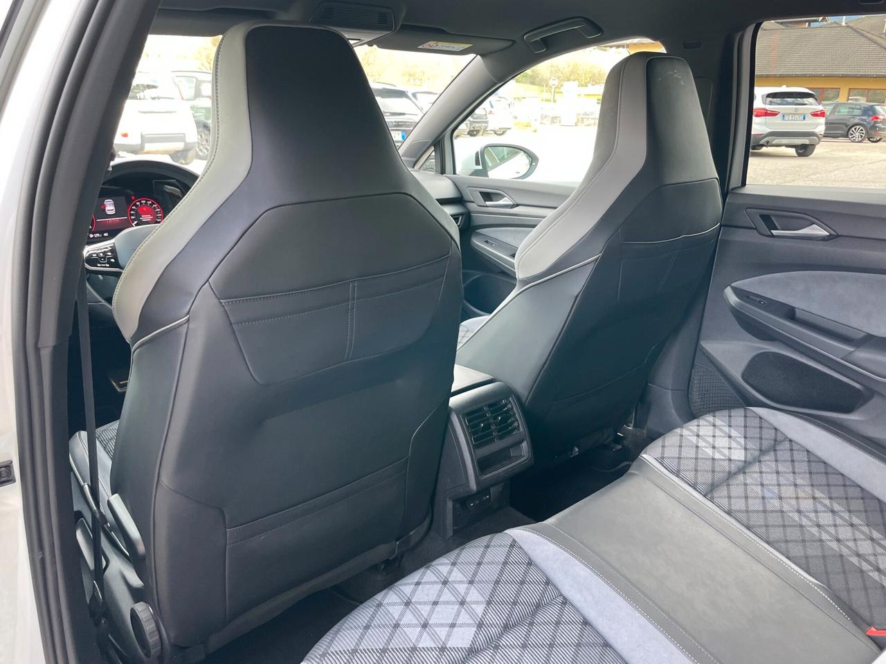 Volkswagen Golf 2.0 TDI 150 CV DSG 4Motion R-Line 4x4