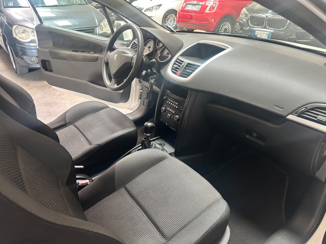 Peugeot 207 1400 hdi 60 cv neopatentati
