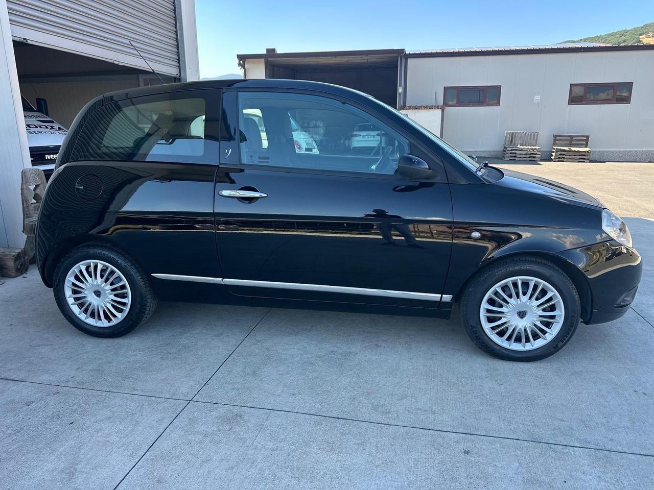 Lancia Ypsilon 1.2 Versus