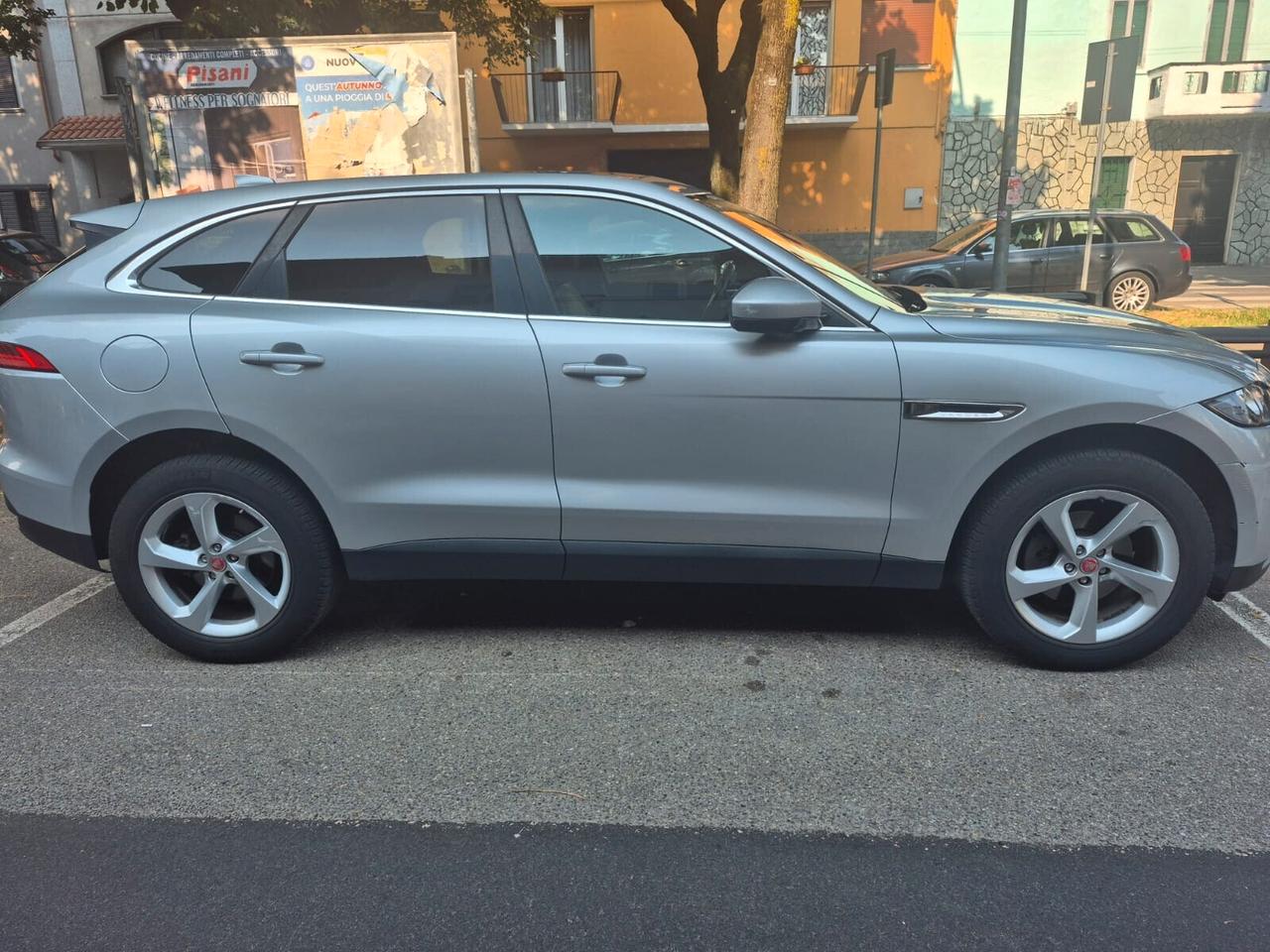 Jaguar F-Pace 2.0 D 180 CV Prestige