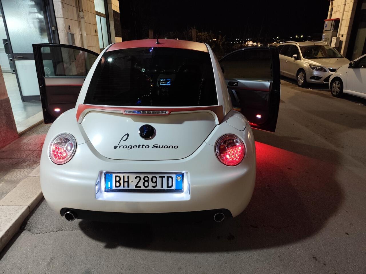 Volkswagen New Beetle AUTO DEMO SOUND QUALITY BRAND ALPINE WRAPPATA