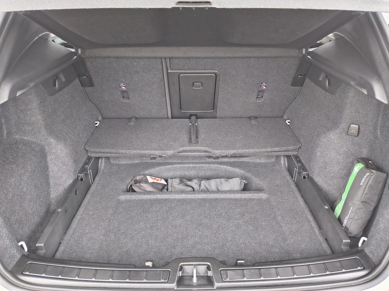 Volvo XC40 2.0 AWD automatico Plus Dark *PREZZO REALE*