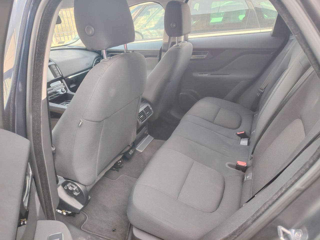 Jaguar F-Pace 2.0 D 240 CV AWD aut. Pure