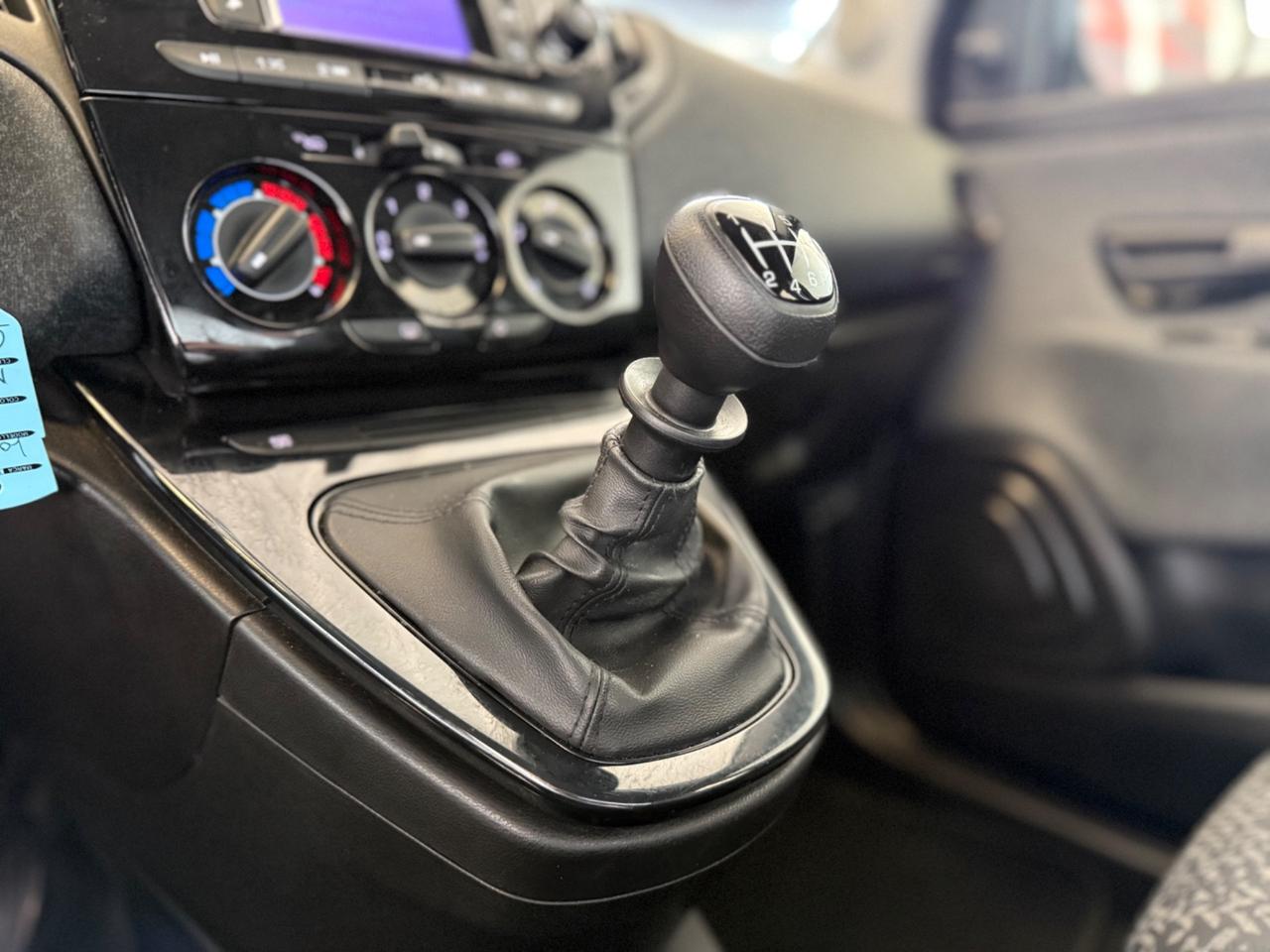 Lancia Ypsilon 1.0 FireFly 5 porte S&S Hybrid Silver
