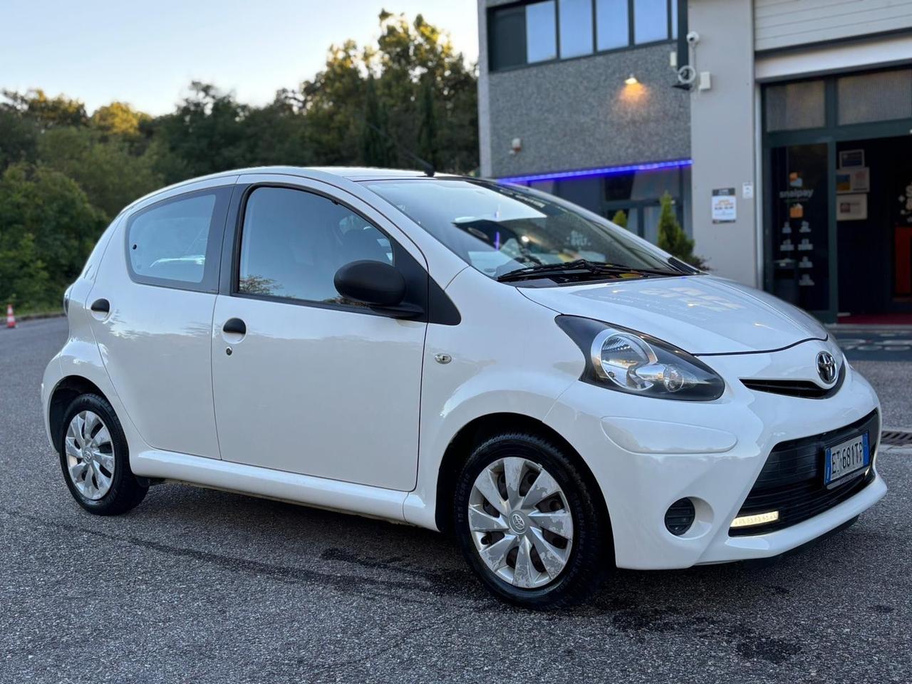 Toyota Aygo 1.0 VVT-i 69 CV 5 porte x-cool