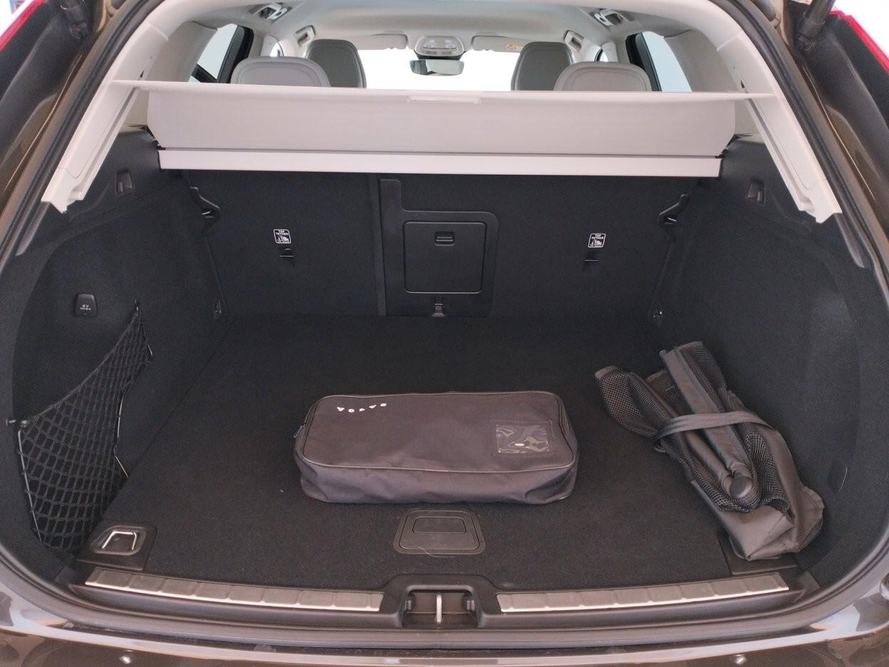VOLVO XC60 2.0 b4 Plus Dark awd auto