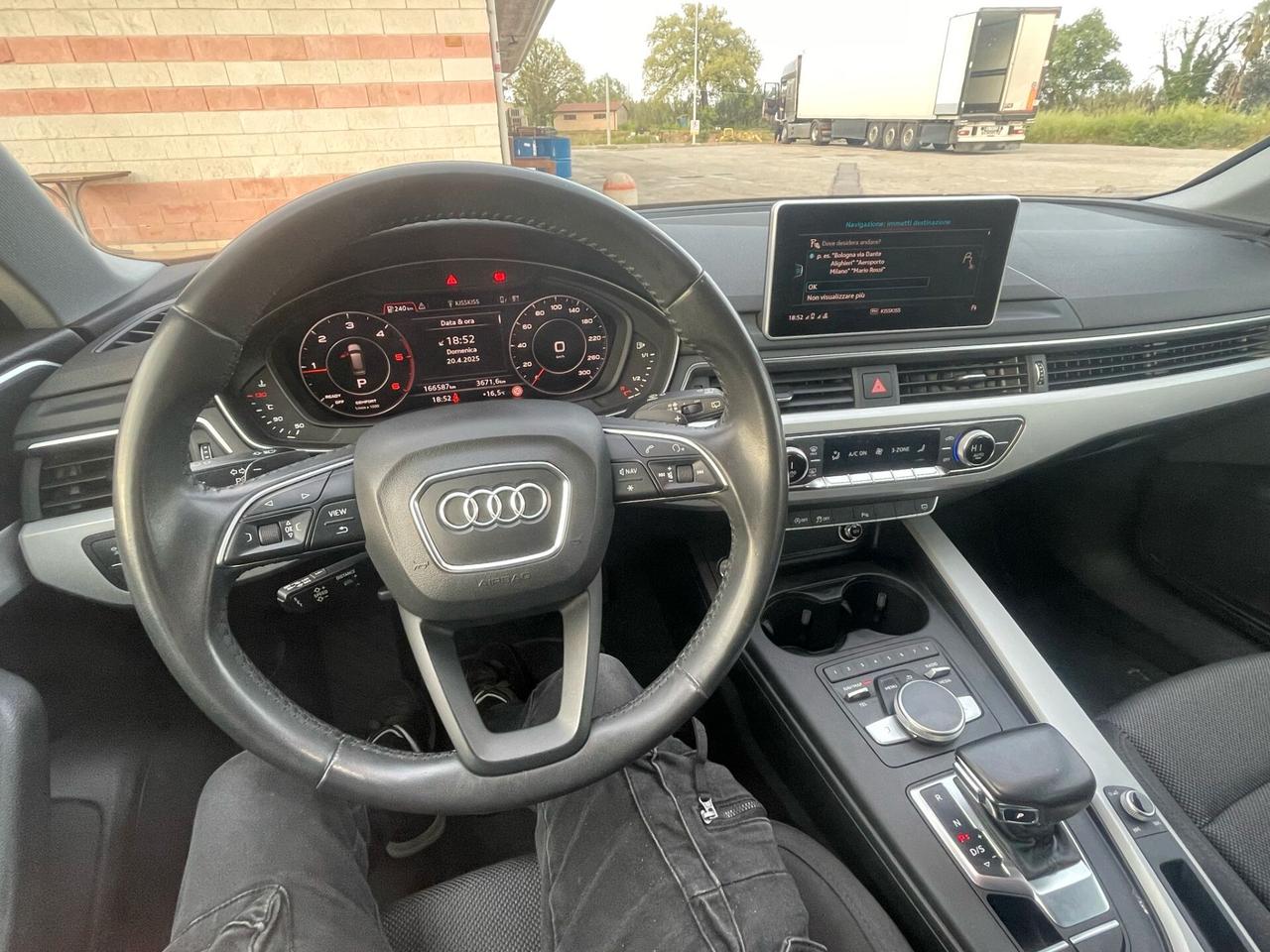 Audi A4 Avant 35 TDI 2.0 150 cv S-tronic S-line edition. Full optional