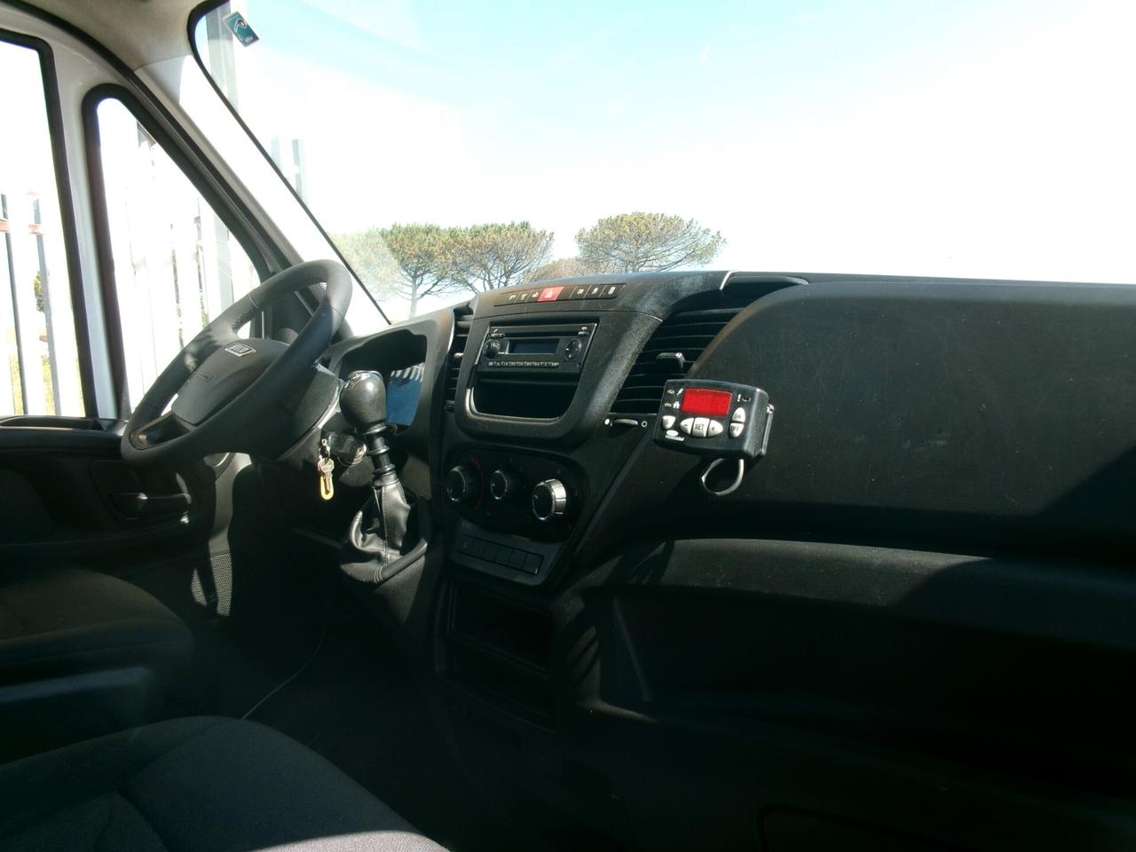 Iveco Daily 35C14 2.3 140CV E6 FRIGO+PEDANA CARICATRICE 10Q ATP FRCX -20° 09/2027 5 PEDANE 188000 KM