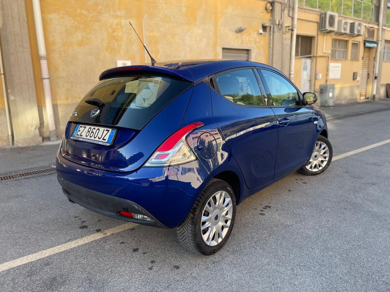 Lancia Ypsilon 1.2 69 CV 5 porte Silver