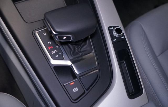 AUDI A4 Avant 35 TFSI S tronic S line edition