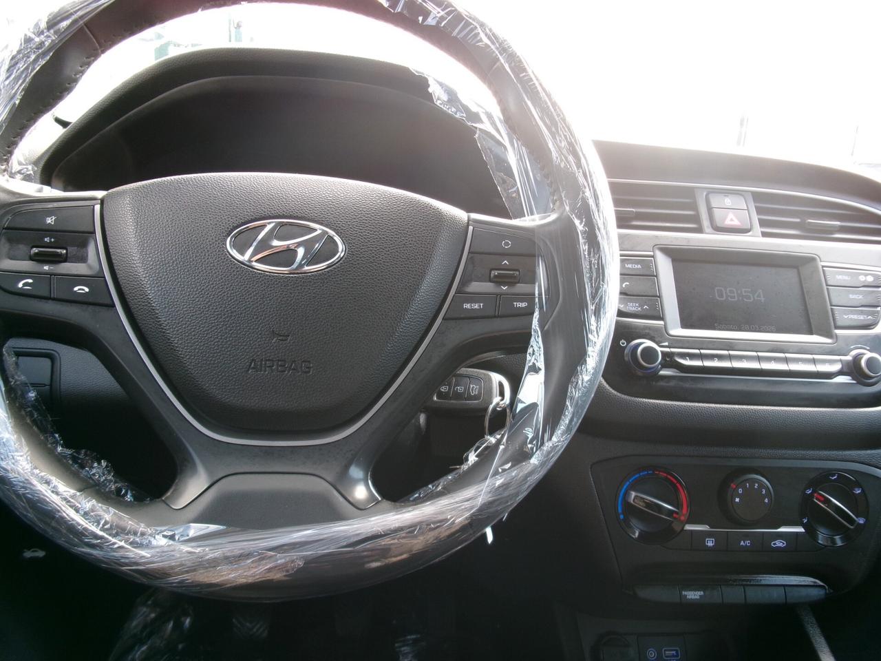 Hyundai i20 5P 1.2 75CV E6D MPI CONNECTLINE **PERFETTA**