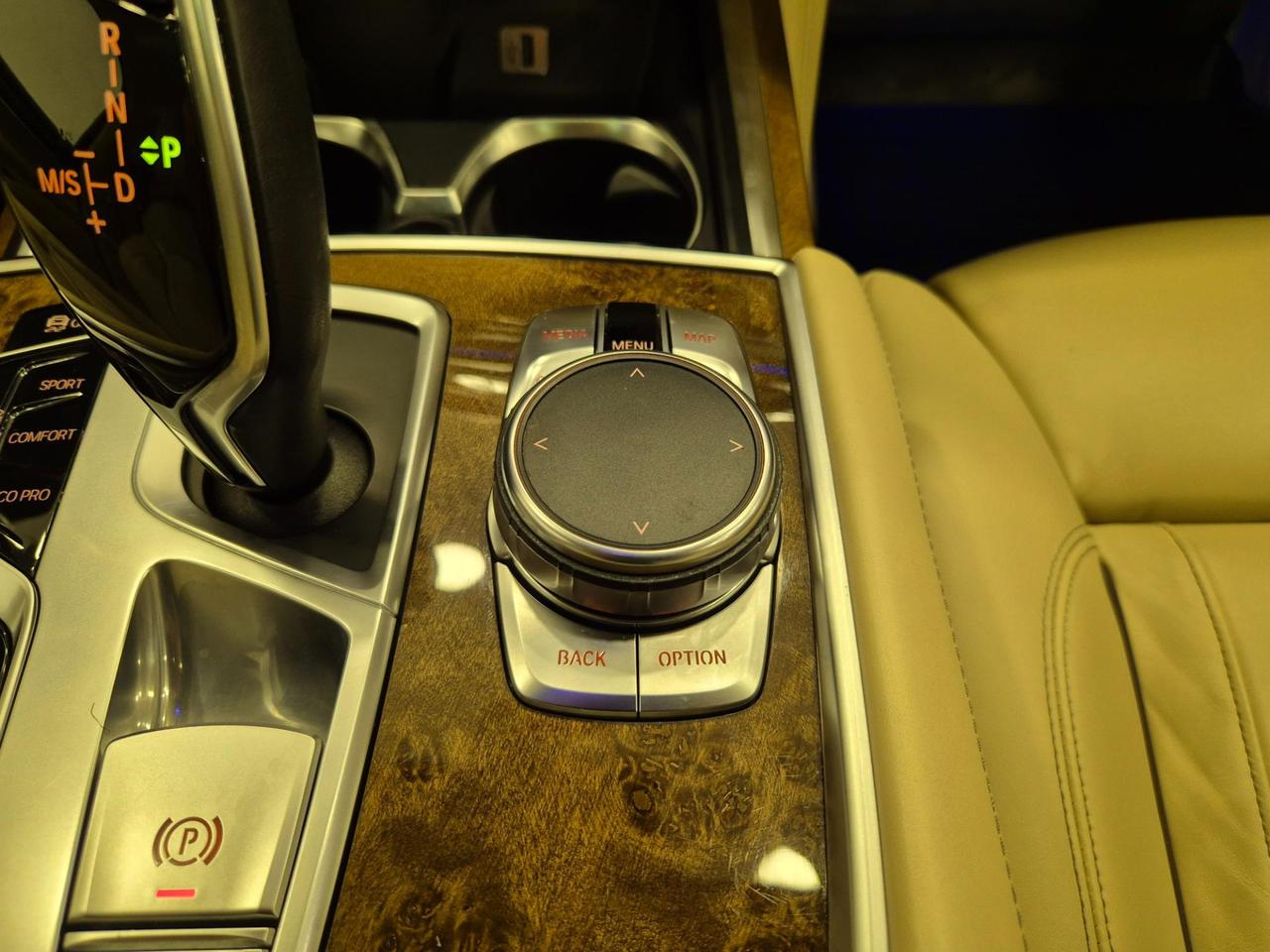 BMW 730 d Luxury auto - ACC/Lim - Cam 360 - Tetto - 4 RUOTE STERZANTI