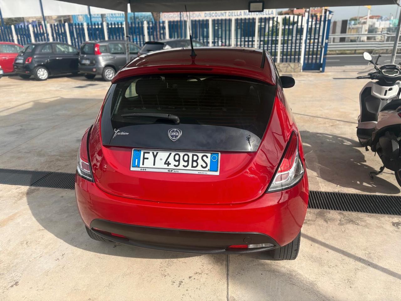 Lancia Ypsilon 1.2 69 CV 5 porte GPL Ecochic Elefantino Blu