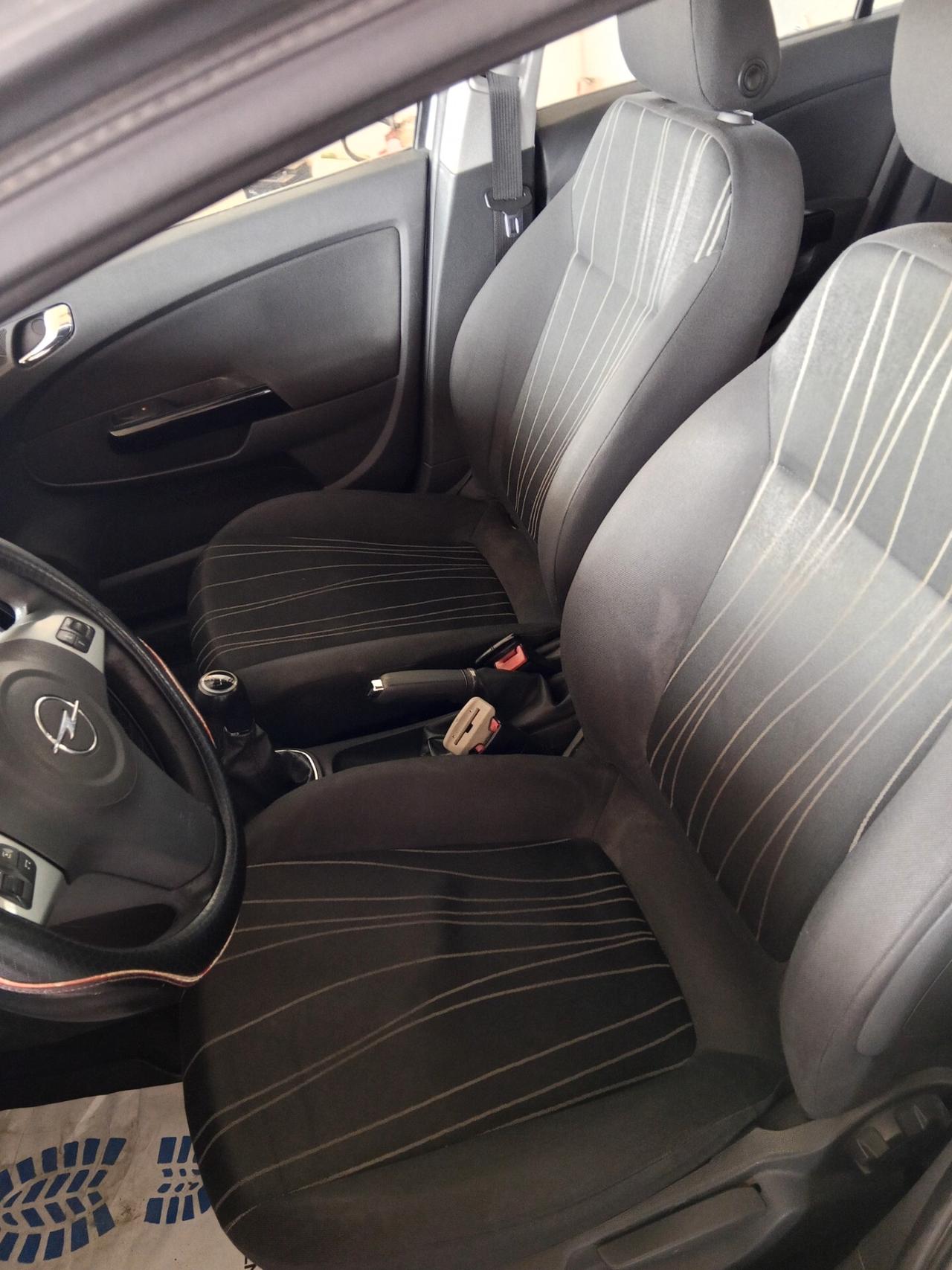 Opel Corsa 1.2 5 porte Cosmo