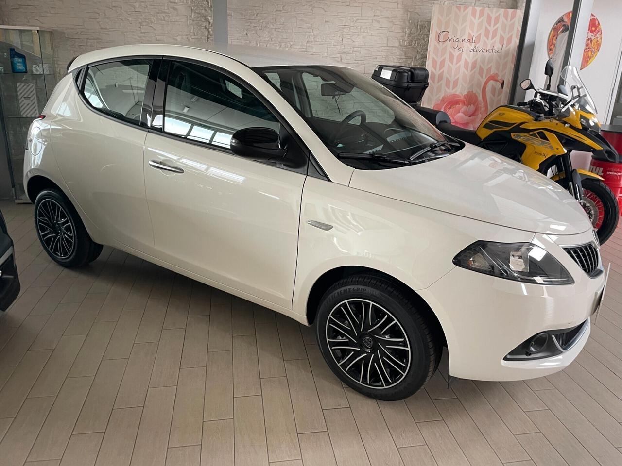 Lancia Ypsilon 1.0 FireFly 5 porte Hybryd Gold