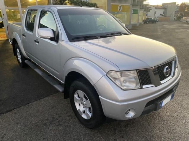 Nissan Navara Double Cab 4x4 autocarro