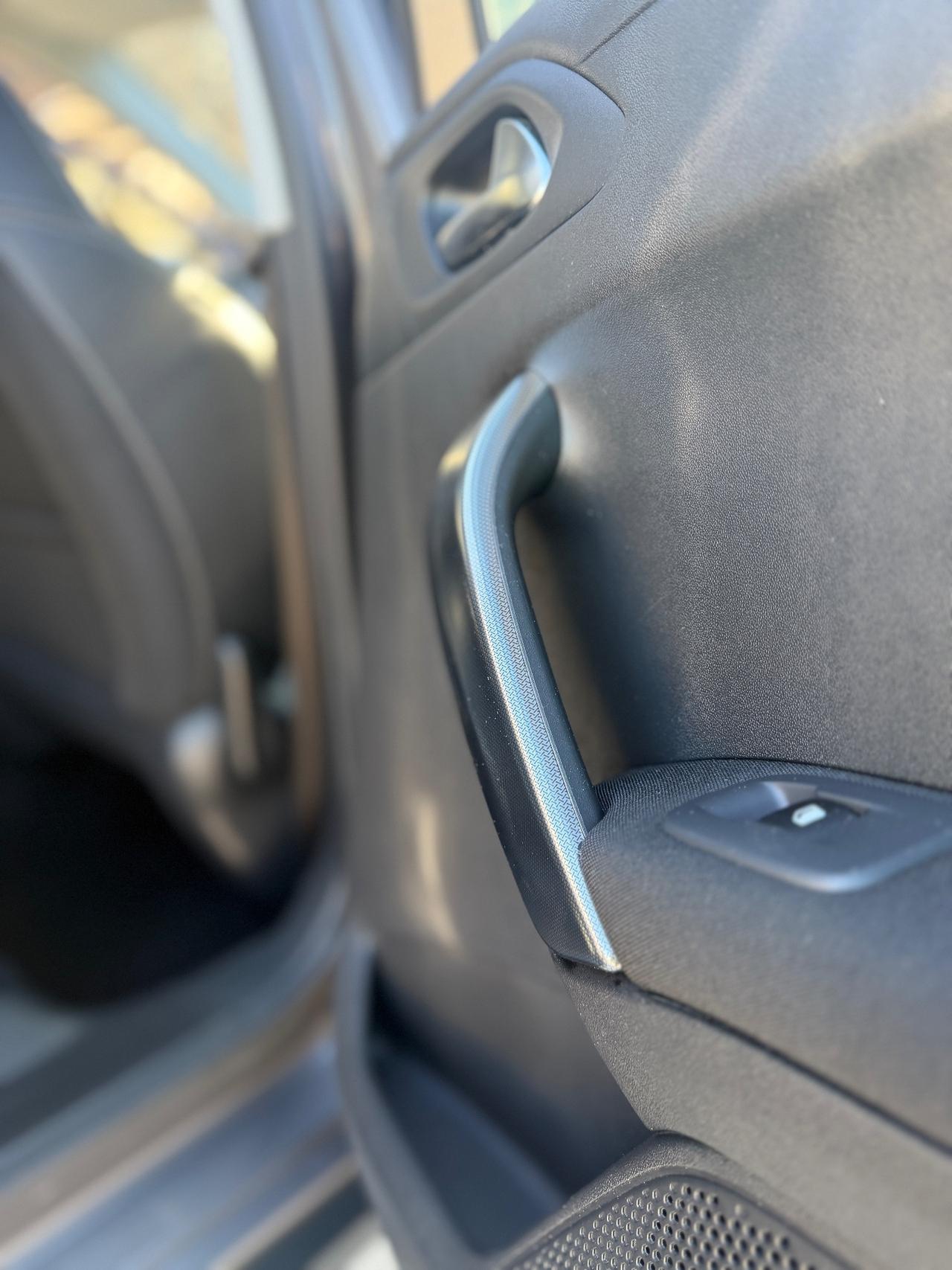 PEUGEOT 2008 (anno 2016)