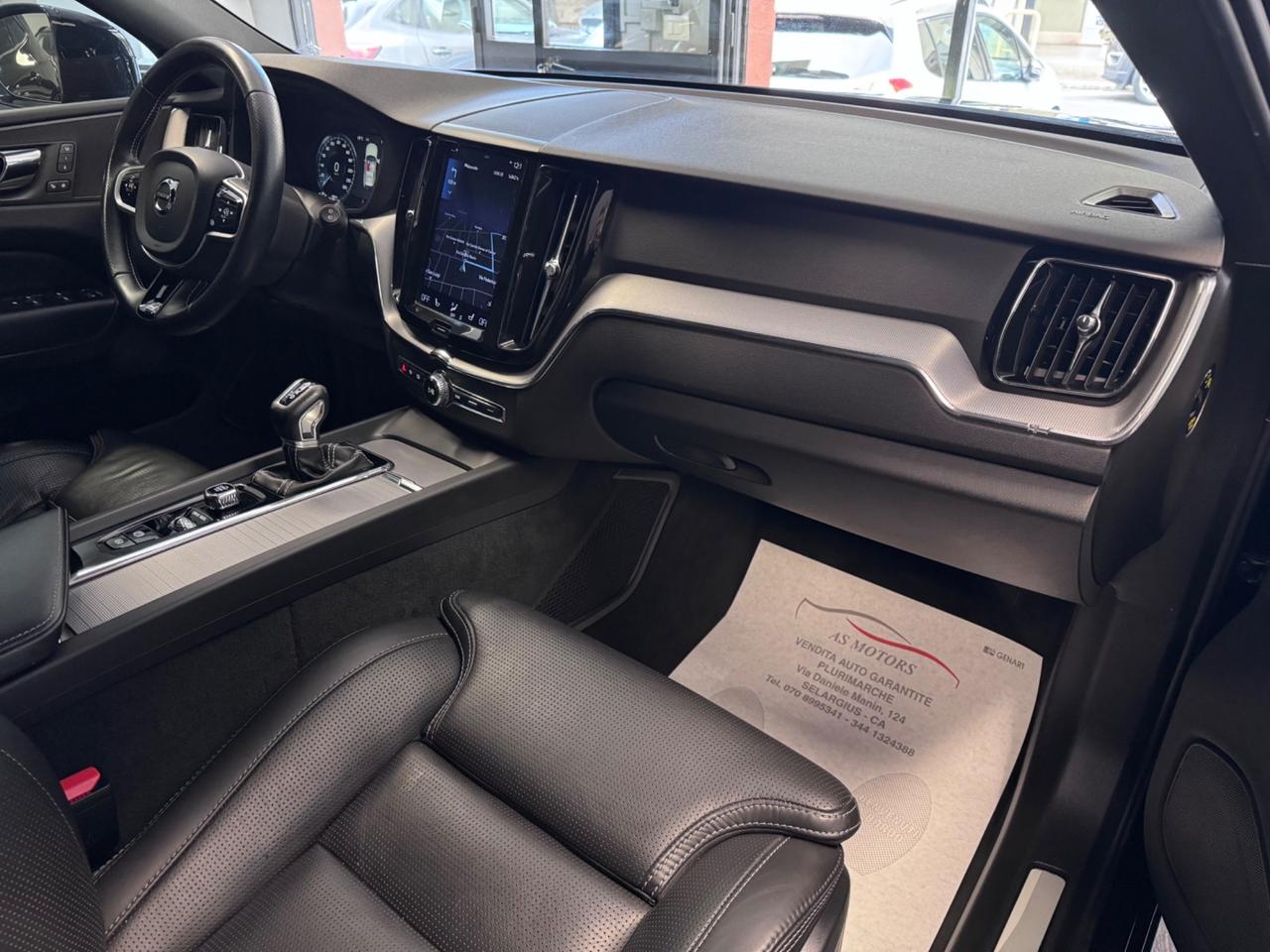 Volvo XC60 2.0 190 D4 AWD R-design IVA esposta