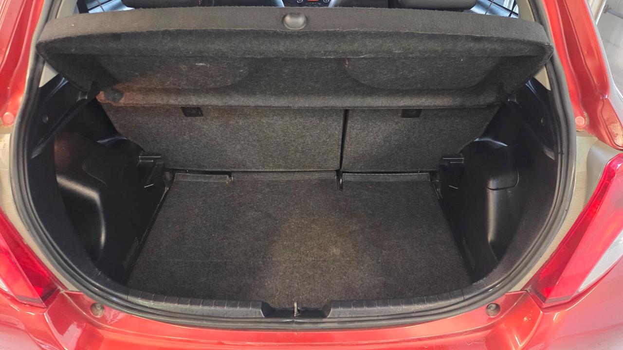 Toyota Yaris 1.3 5 porte Lounge full