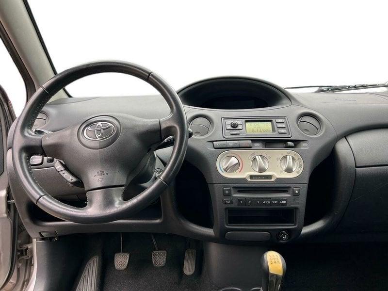 Toyota Yaris 1.0i 16V cat 5 porte Sol