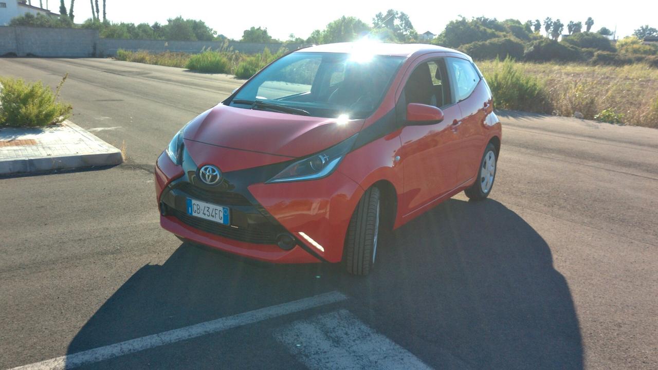 Toyota Aygo 1.0 VVT-i 69 CV 5 porte x-cool TSS