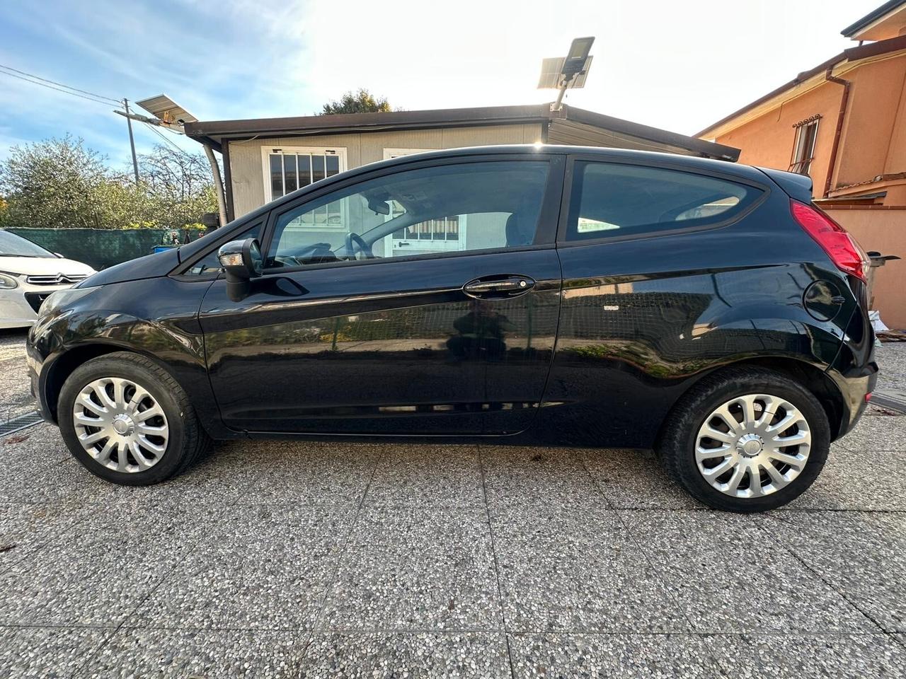 Ford Fiesta 1.4 3 porte Bz.- GPL FORD FIESTA 1.4 GPL – BLACK & WHITE EDITION