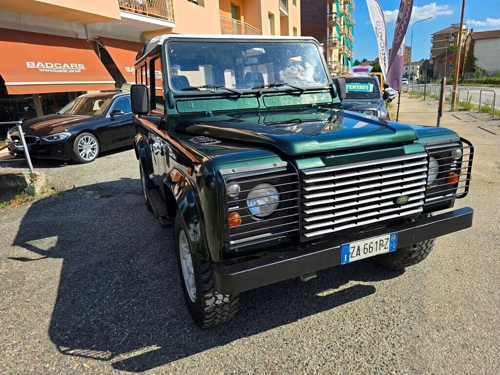 Land Rover Defender 90 TD5 RESTAURATA!