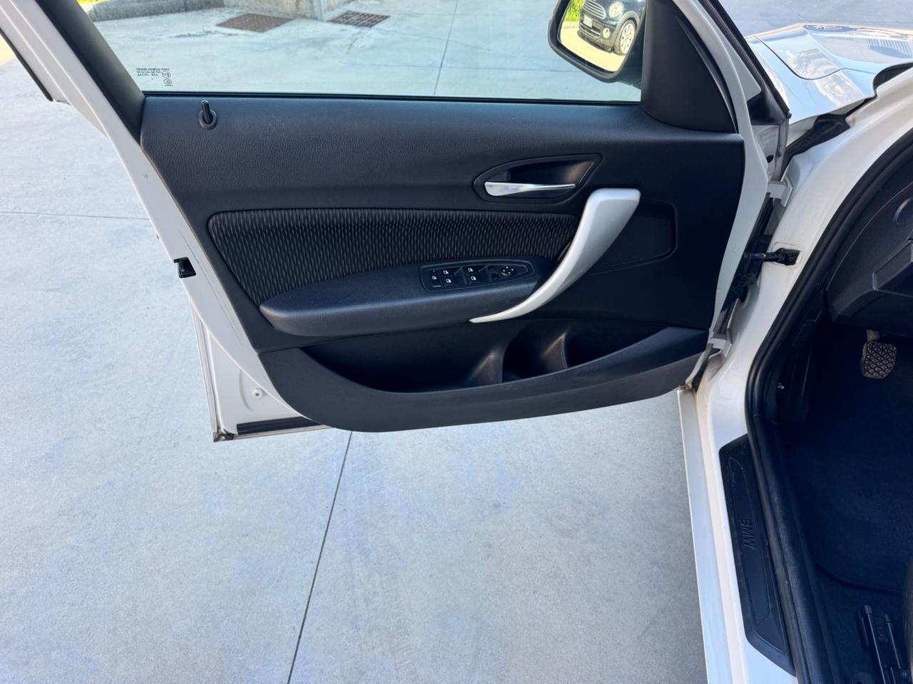 Bmw 118 118d 5p. Unique