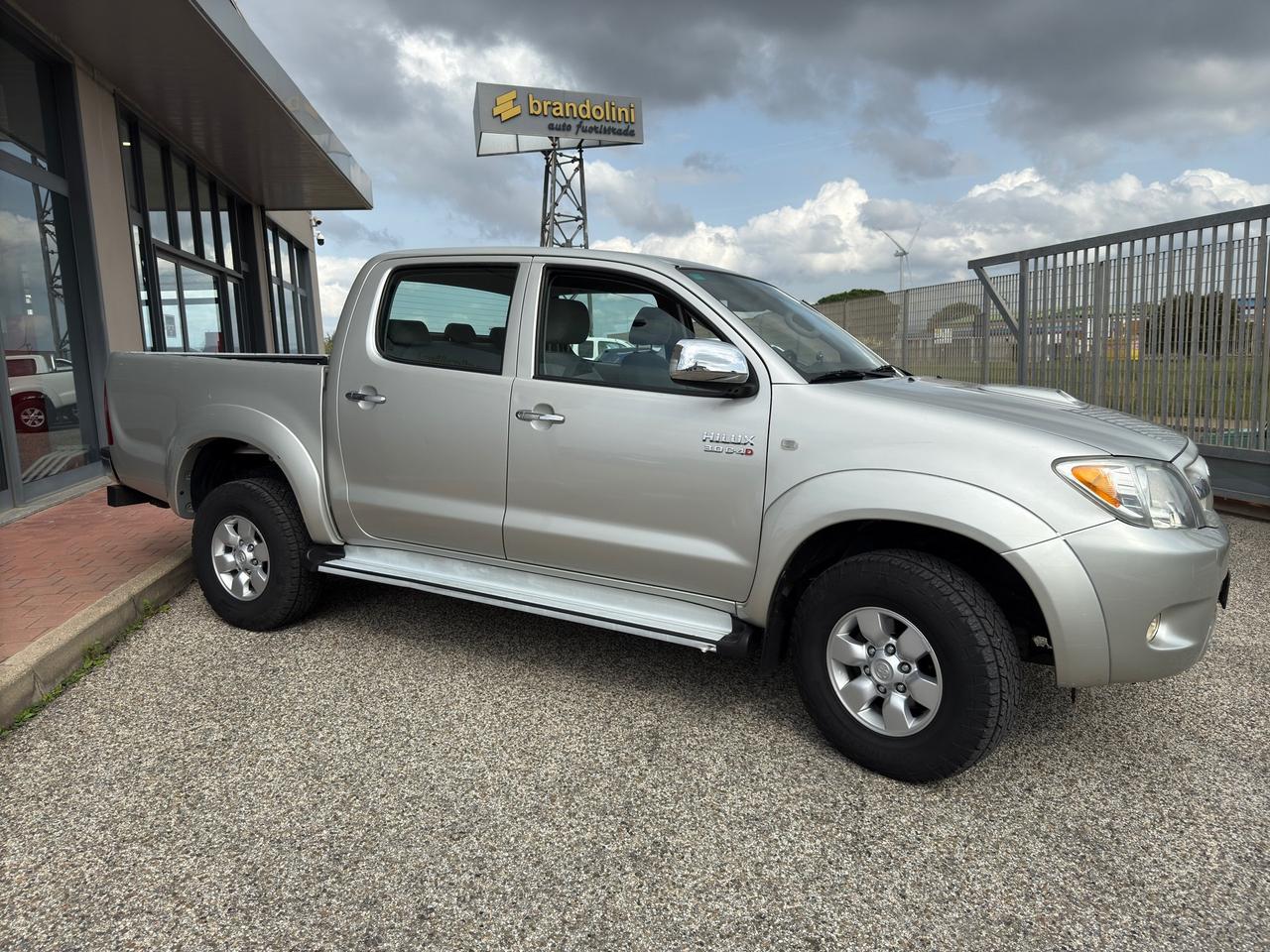 Toyota Hilux 3.0 D-4D DOPPIA CABINA my09" GANCIO TRAINO