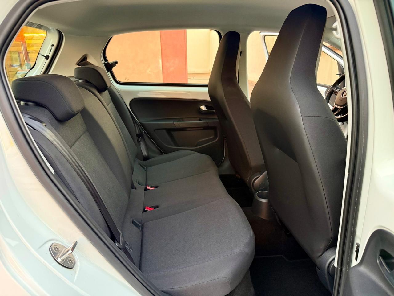 Volkswagen up! 1.0 5p. EVO sport 2000 KM