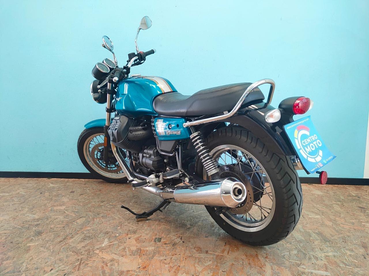 Moto Guzzi V7 III Custom: Eleganza e Performnce