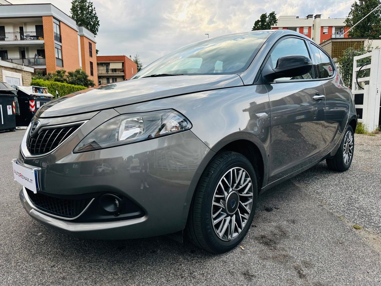 Lancia Ypsilon VERSIONE GOLD HYBRID IVA ESPOSTA