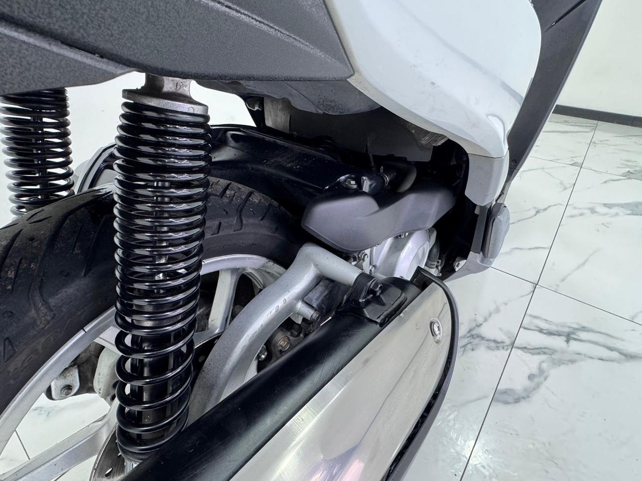 Honda SH 300 ABS-TAGLIANDATO E REVISIONATO-2015