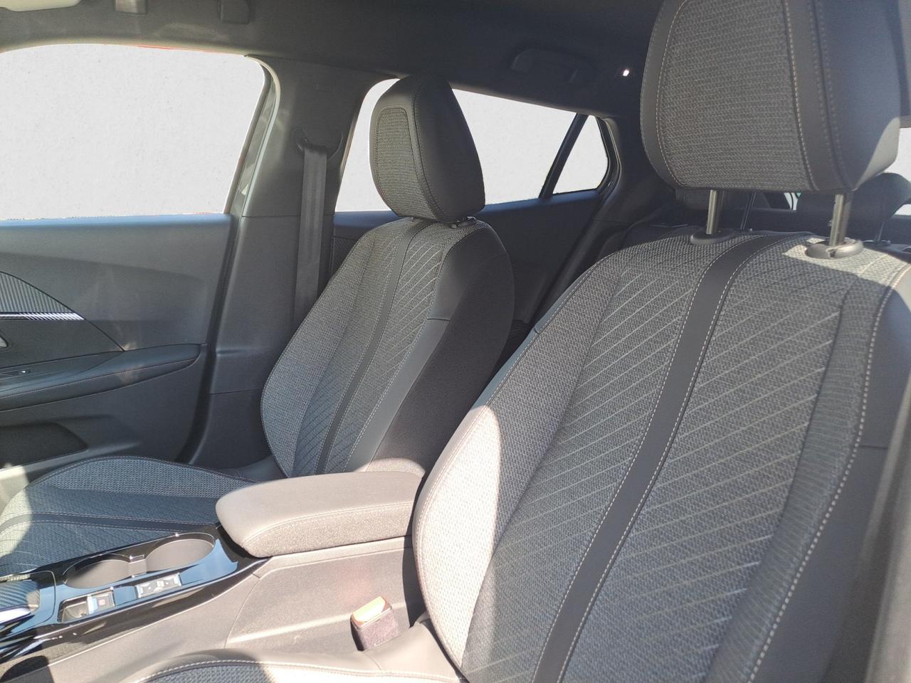 PEUGEOT 2008 Allure Hybrid 145 e-DCS6