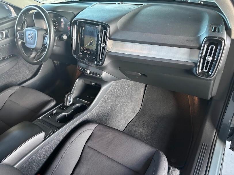 Volvo XC40 B4 AWD Geartronic Momentum Pro