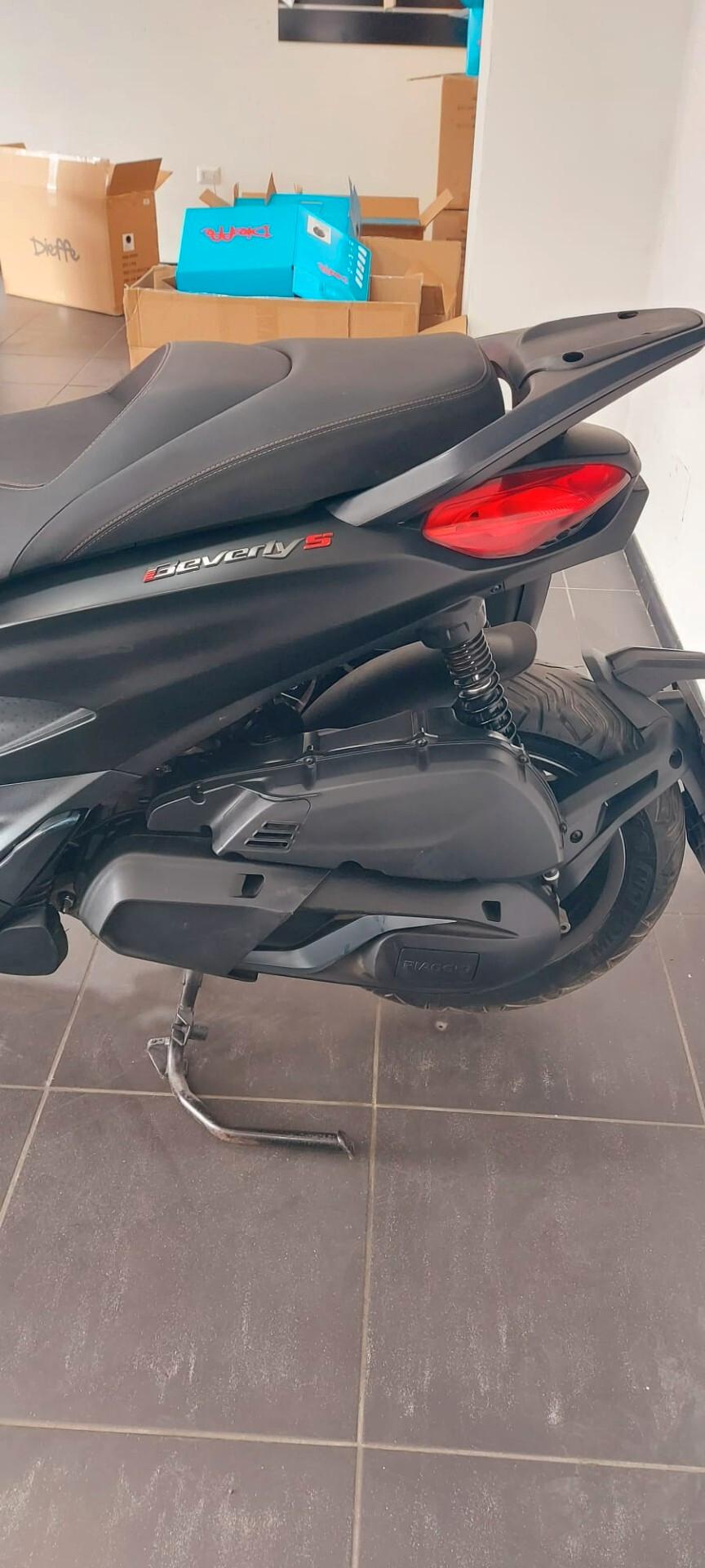Piaggio Beverly 400 sport
