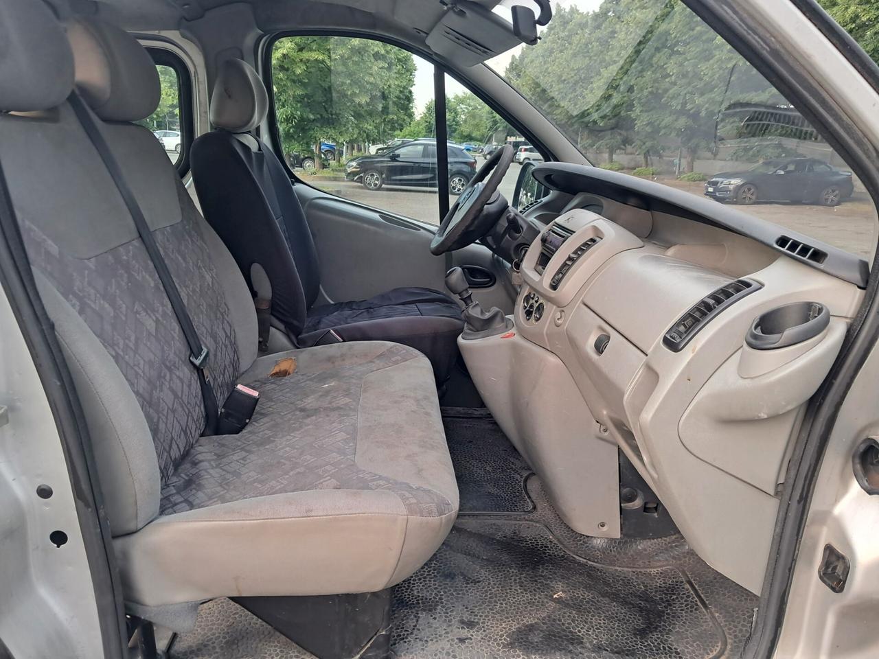 VIVARO 6 POSTI AUTOCARRO