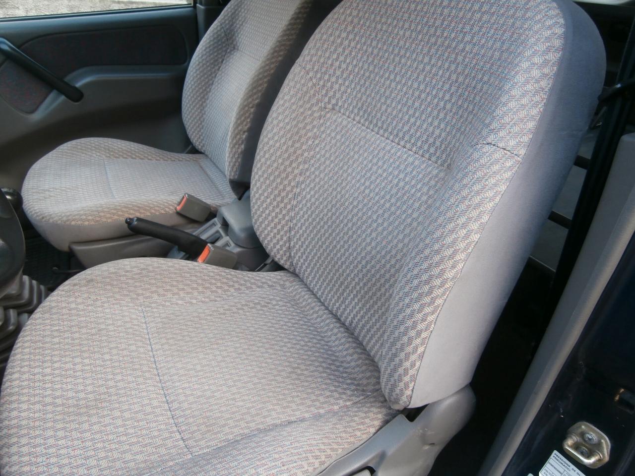 Nissan Terrano II 2.7 Autocarro 3 porte Leggi testo