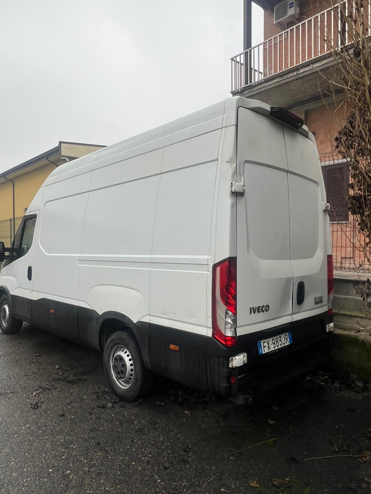Iveco Daily 33S12 2.3 HPT PC Cabinato