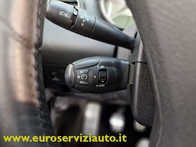 PEUGEOT 308 1.6 THP 150CV CC Féline